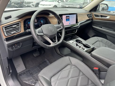 Used 2026 Volkswagen Atlas SE FWD image 15