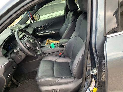 Used 2022 Toyota Venza XLE AWD/4WD image 8