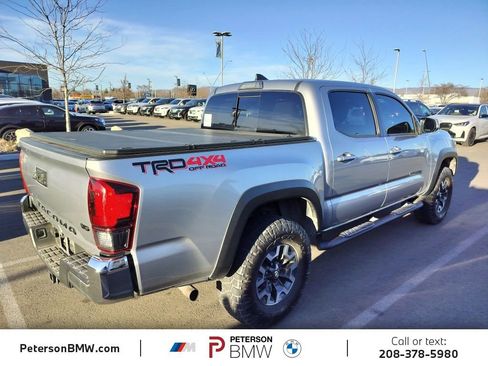 Used 2018 Toyota Tacoma TRD Off-Road image 3