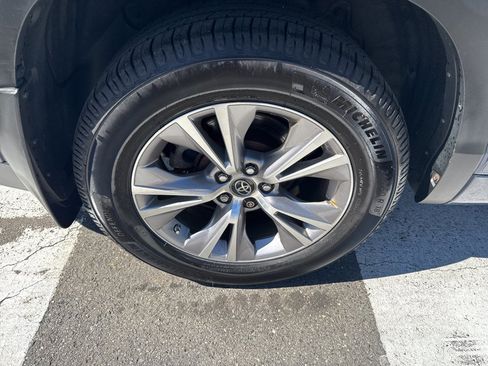 Used 2016 Toyota Highlander Plus AWD/4WD image 10
