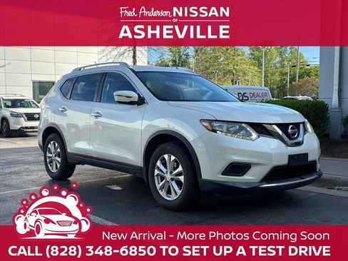 Used 2016 Nissan Rogue SV image 1