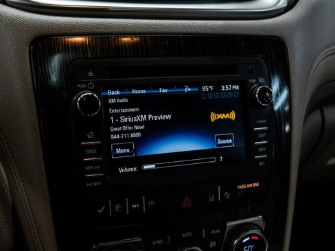Used 2017 Chevrolet Traverse Premier FWD image 29