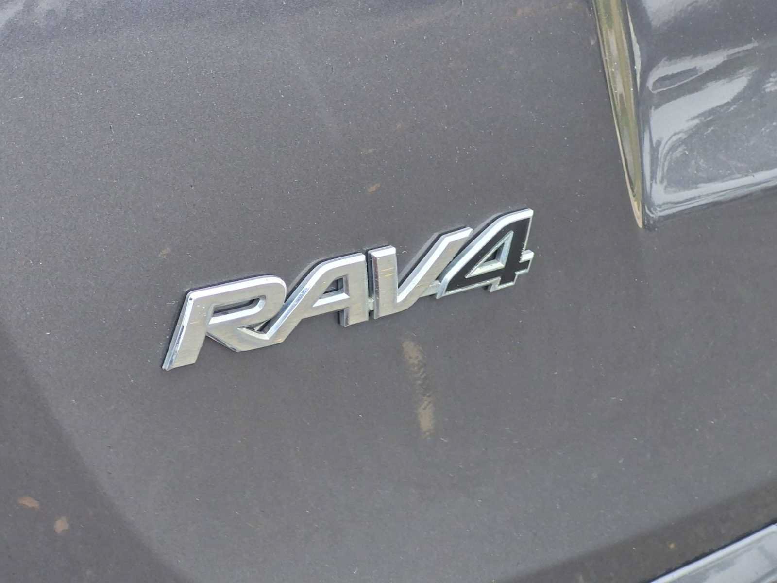 Used 2017 Toyota RAV4 XLE w/ Plus Special Value Package AWD/4WD image 13