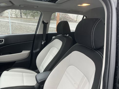 Certified 2022 Hyundai Venue SEL image 15