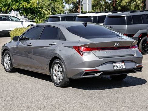 Certified 2021 Hyundai Elantra SE FWD image 2