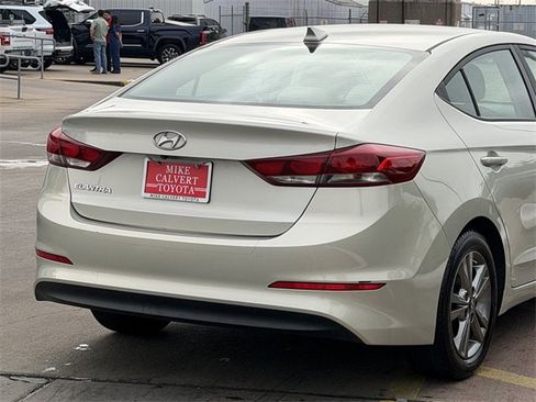 Used 2017 Hyundai Elantra SE image 7