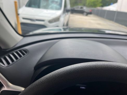 Used 2025 Kia Soul LX w/ LX Technology Package image 32