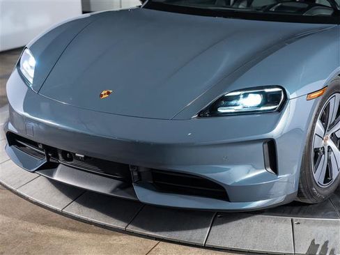 Used 2025 Porsche Taycan image 11