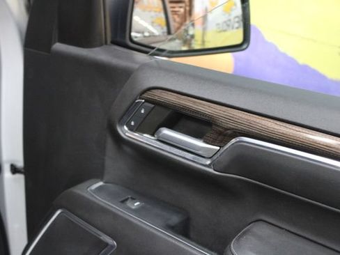 Used 2022 Chevrolet Silverado 1500 LT w/ Protection Package AWD/4WD image 11