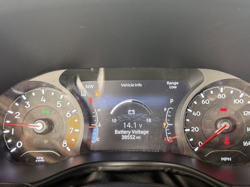 Used 2024 Jeep Compass Latitude w/ Convenience Group AWD/4WD image 17