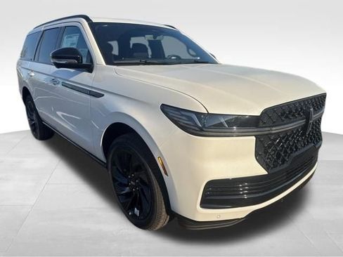 New 2026 Lincoln Navigator Reserve image 8