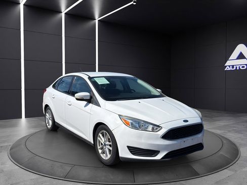 Used 2017 Ford Focus SE w/ Interior Protection Package FWD image 2