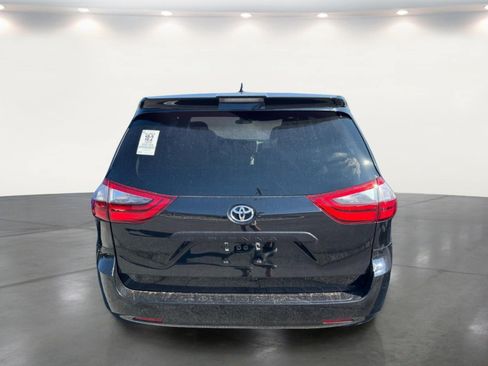 Used 2020 Toyota Sienna L FWD image 17
