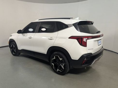 Used 2024 Kia Seltos EX FWD image 5