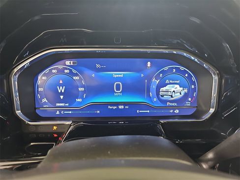 Used 2024 Chevrolet Silverado 1500 LT image 24