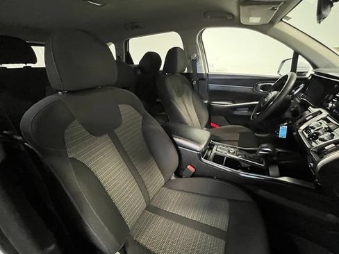Used 2022 Kia Sorento LX FWD image 9