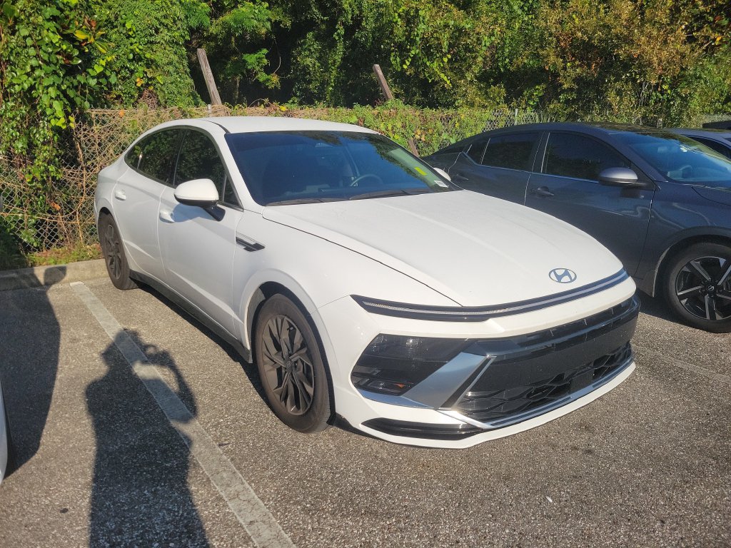 Used 2025 Hyundai Sonata SEL FWD image 2