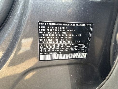Used 2024 Volkswagen Tiguan SE FWD image 30
