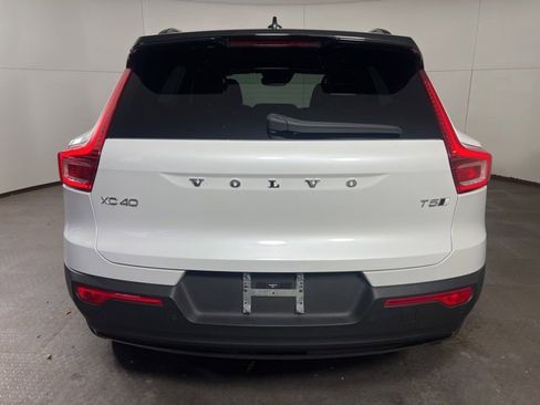Used 2022 Volvo XC40 T5 R-Design w/ Advanced Package image 6