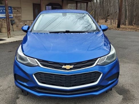 Used 2016 Chevrolet Cruze LT w/ Convenience Package FWD image 9