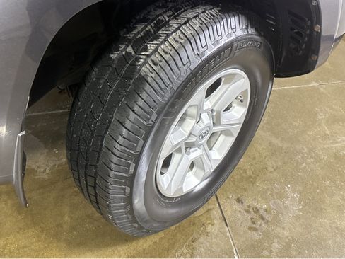 Used 2017 Toyota 4Runner SR5 Premium image 14