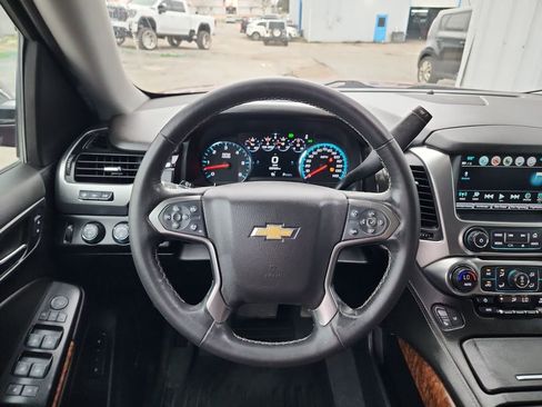 Used 2020 Chevrolet Suburban Premier w/ Premier Plus Edition image 19