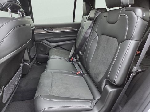 New 2026 Jeep Grand Cherokee L 2WD image 23