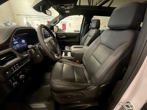 Used 2023 Chevrolet Suburban Z71 w/ Luxury Package image 4