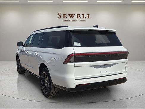 New 2025 Lincoln Navigator L Reserve w/ Jet Appearance Package image 3