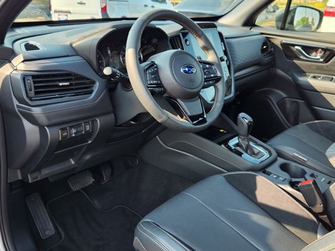 Used 2025 Subaru Forester Touring w/ Popular Package - Touring AWD/4WD image 7