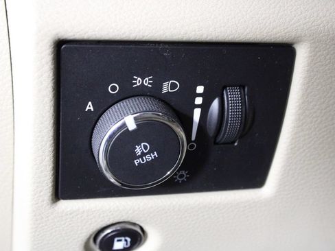 Used 2021 Jeep Grand Cherokee Overland AWD/4WD image 23