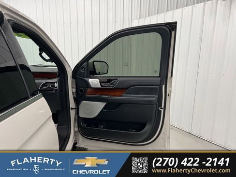 Used 2024 Lincoln Navigator L Reserve image 14