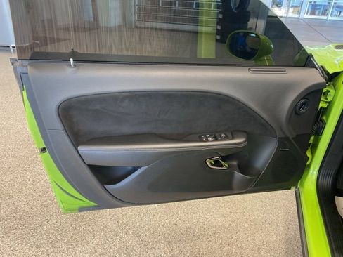 Used 2015 Dodge Challenger SRT Hellcat image 26