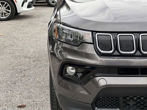 Certified 2022 Jeep Compass Limited image 9