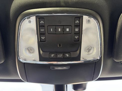 Used 2017 Jeep Grand Cherokee Overland image 18