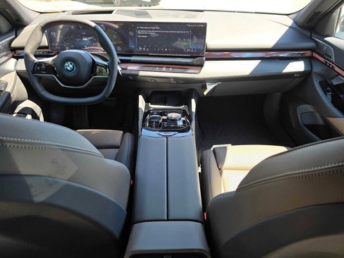 Used 2026 BMW i5 eDrive40 image 19