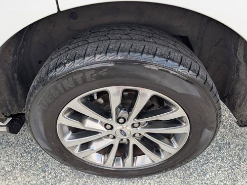 Used 2018 Ford Expedition Limited AWD/4WD image 10
