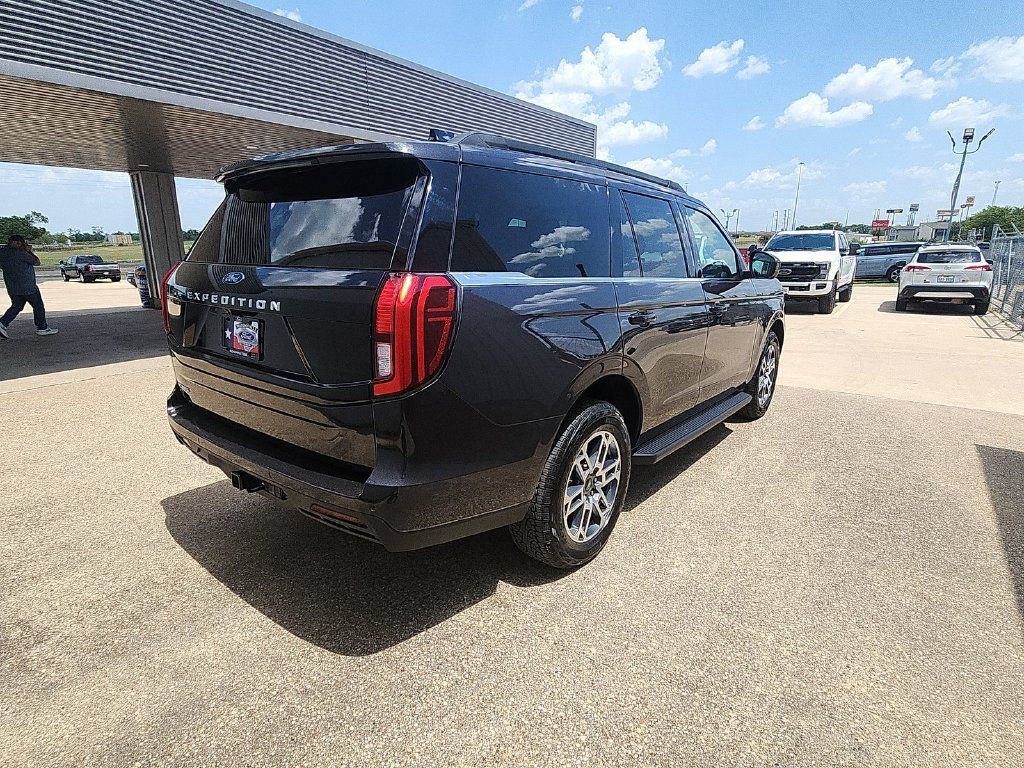 New 2026 Ford Expedition Active AWD/4WD image 8