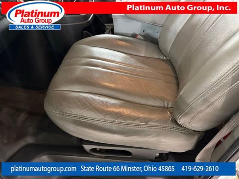 Used 2017 Chevrolet Express 3500 Extended RWD image 26