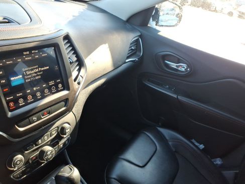 Used 2019 Jeep Cherokee Trailhawk w/ Comfort/Convenience Group image 21