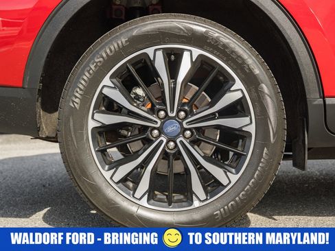 Used 2022 Ford Escape SE w/ SE Sport Appearance Package image 17