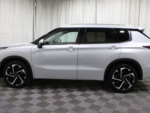 Used 2024 Mitsubishi Outlander SEL image 41