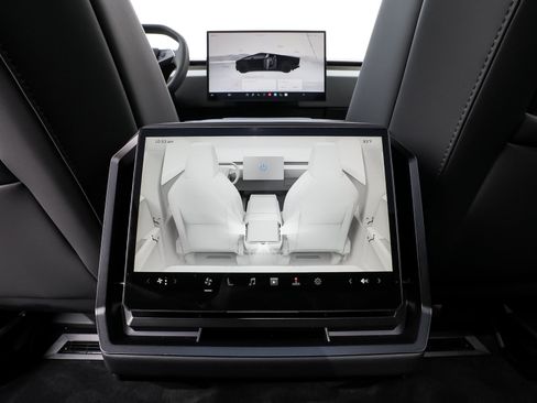 Used 2024 Tesla Cybertruck AWD Crew Cab image 35