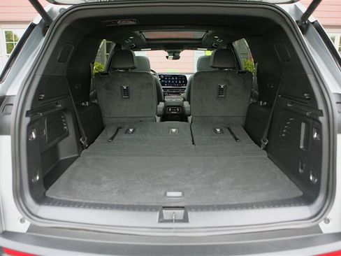 Used 2024 Chevrolet Traverse Z71 w/ Enhanced Driving Package AWD/4WD image 17