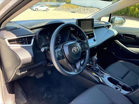 Used 2025 Toyota Corolla LE FWD image 8