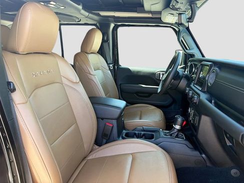 Used 2023 Jeep Wrangler Unlimited Sahara AWD/4WD image 15