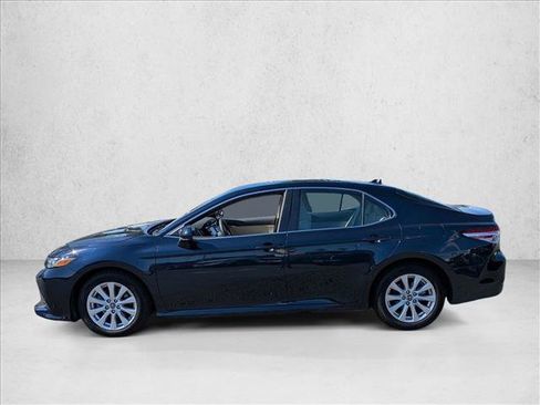 Used 2019 Toyota Camry LE FWD image 9