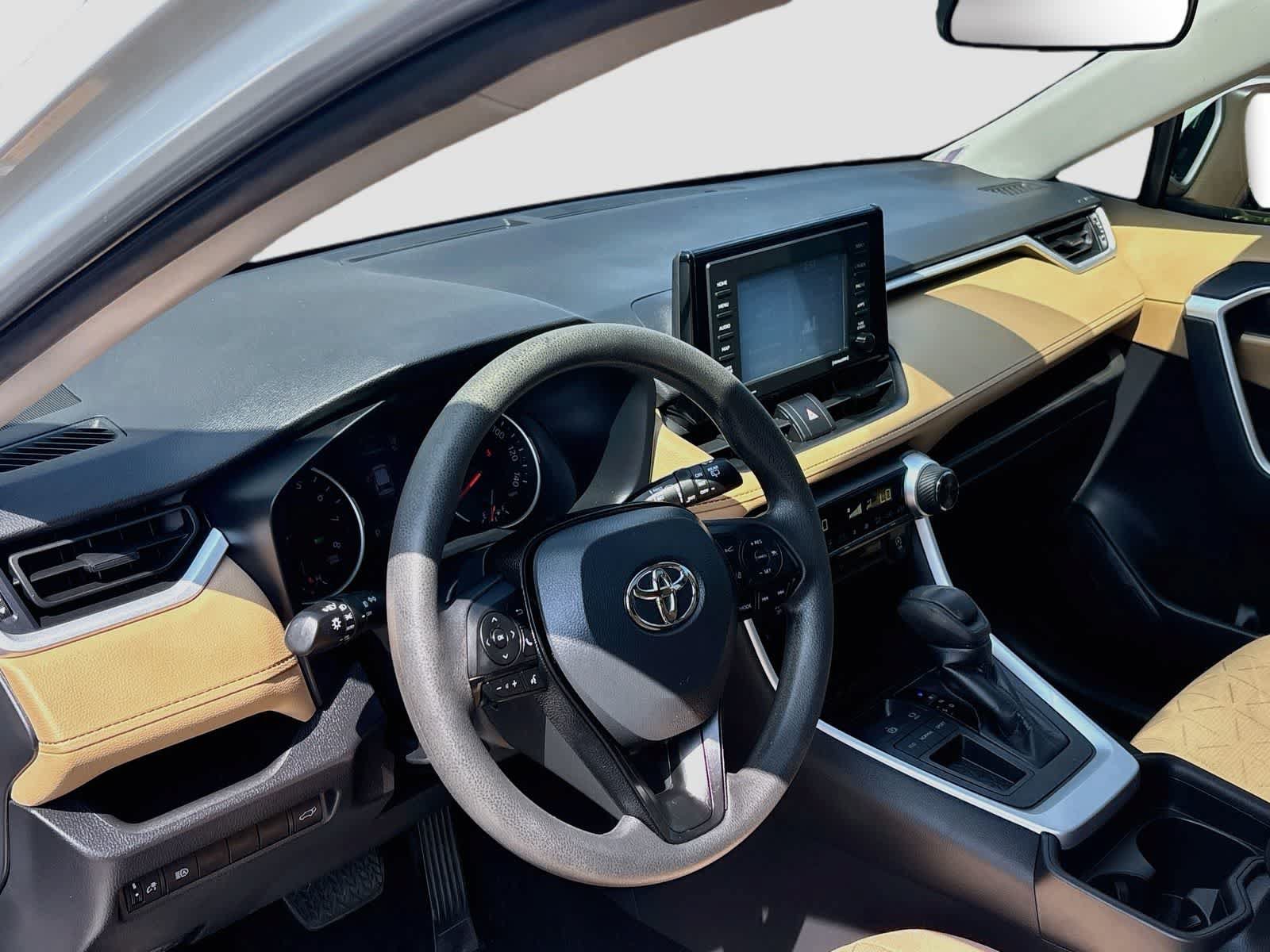 Used 2021 Toyota RAV4 XLE w/ Convenience Package FWD image 9
