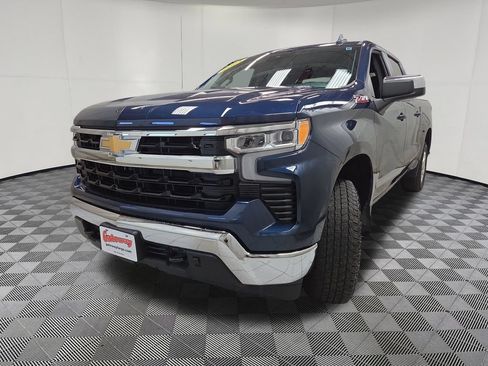 Used 2023 Chevrolet Silverado 1500 LT AWD/4WD image 8