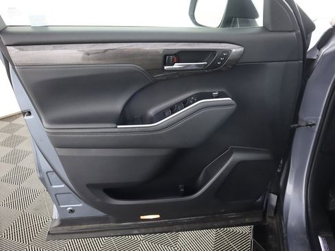 Used 2022 Toyota Highlander Platinum image 29